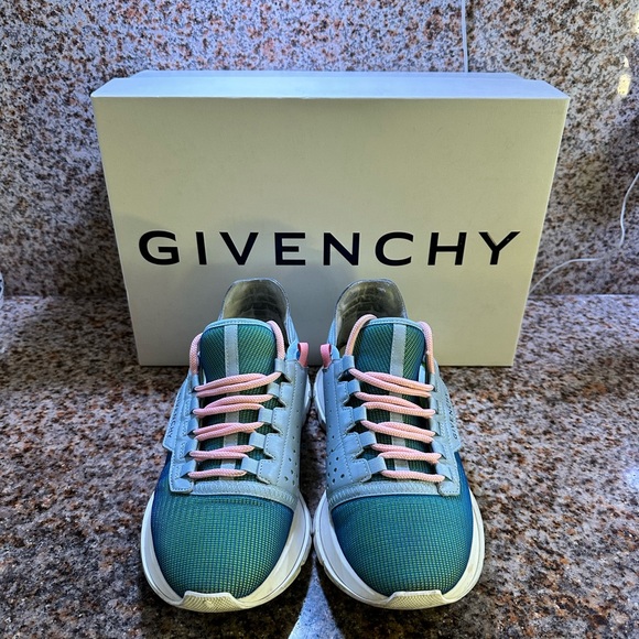 Givenchy Sneakers - Picture 6 of 9